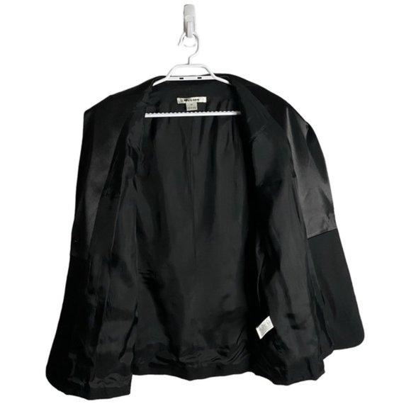 Nygard Women's Black Single Breasted Formal Blazer - Picture 8 of 9